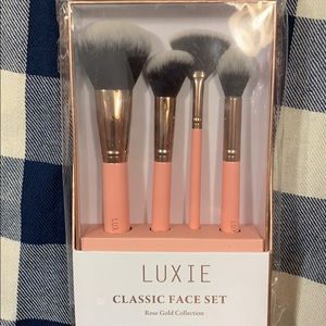 Luxie classic face  brush set